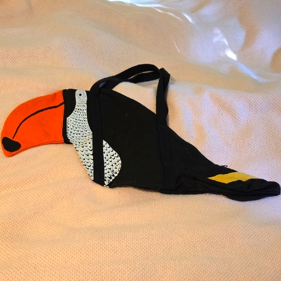 Toucan Shaped Shoulder Bag - Picture 2 of 9